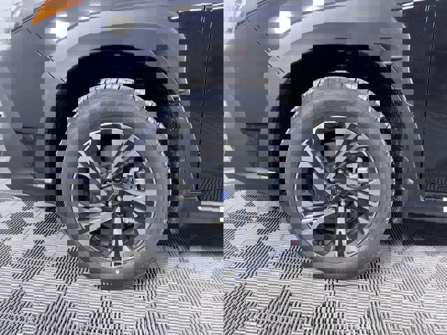 Vehicle image 24 of 25