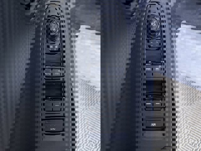 Vehicle image 14 of 25