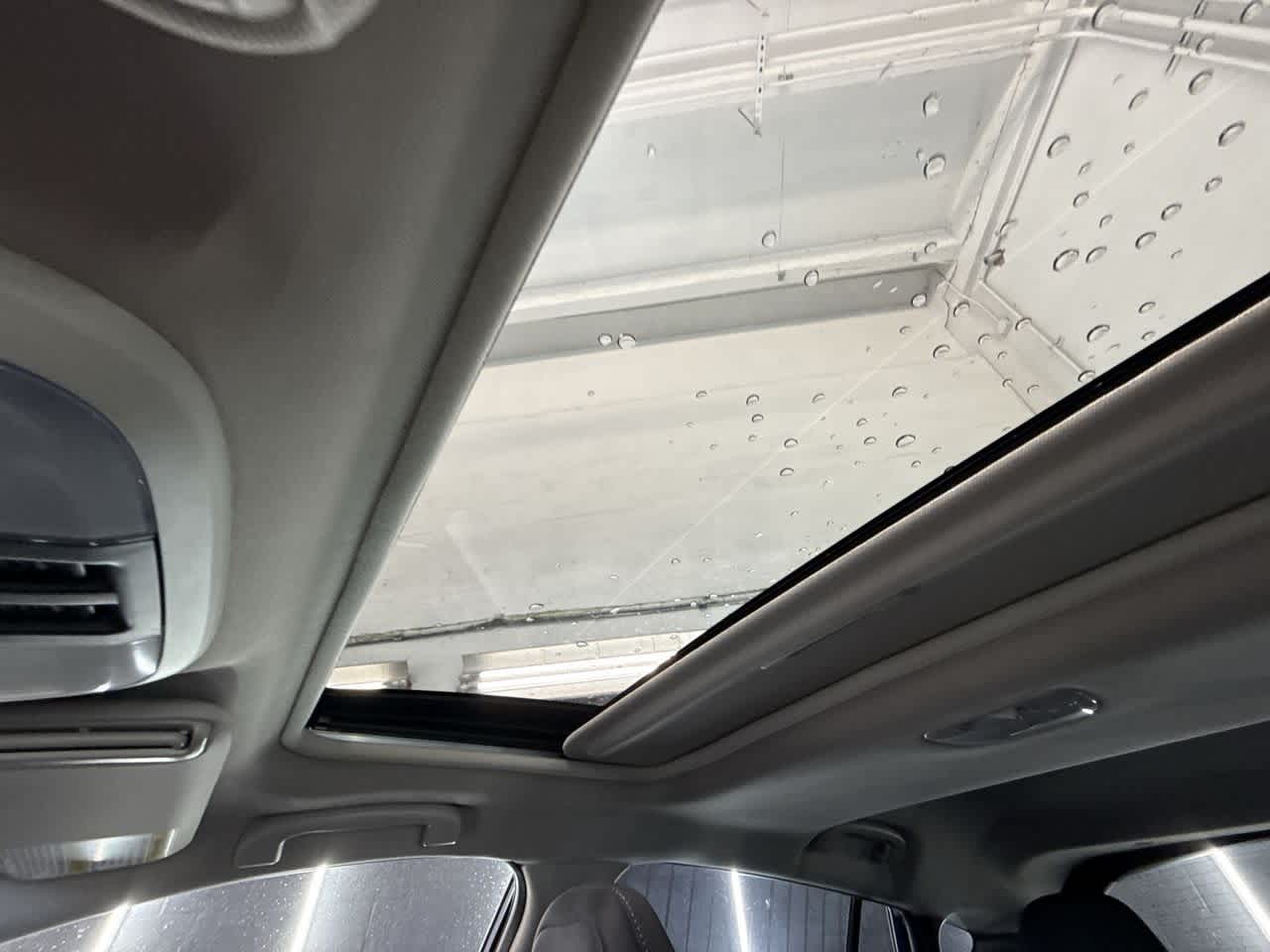 Vehicle image 17 of 29