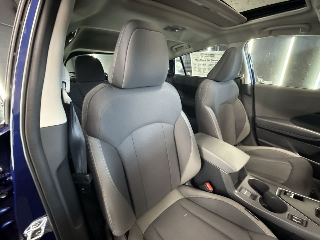 Vehicle image 27 of 29