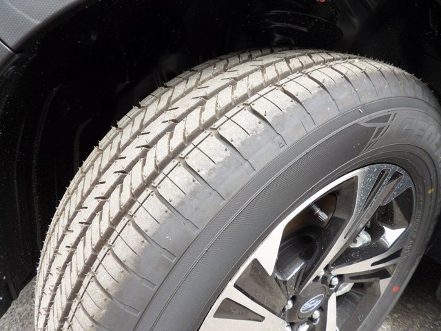 2025 Subaru Crosstrek Premium Image 3 of 28