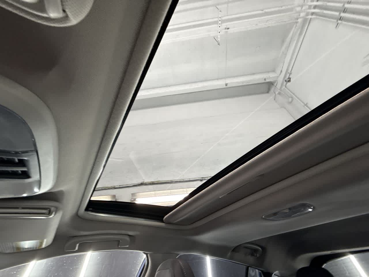 Vehicle image 17 of 29