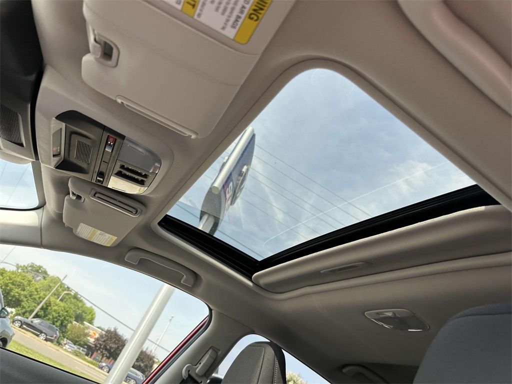 Vehicle image 17 of 25
