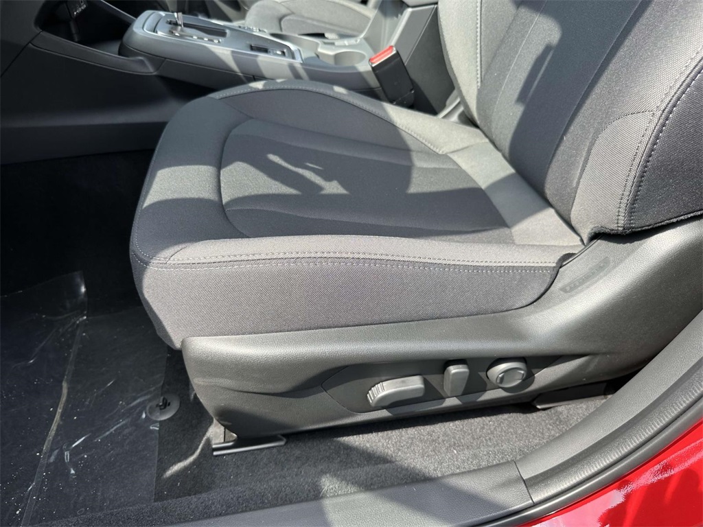 Vehicle image 15 of 25