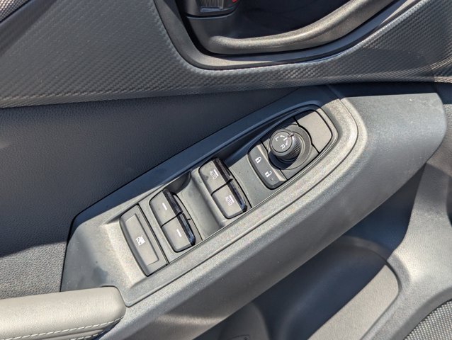 Vehicle image 21 of 25