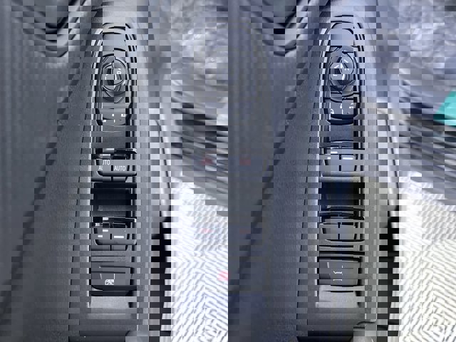 Vehicle image 15 of 27