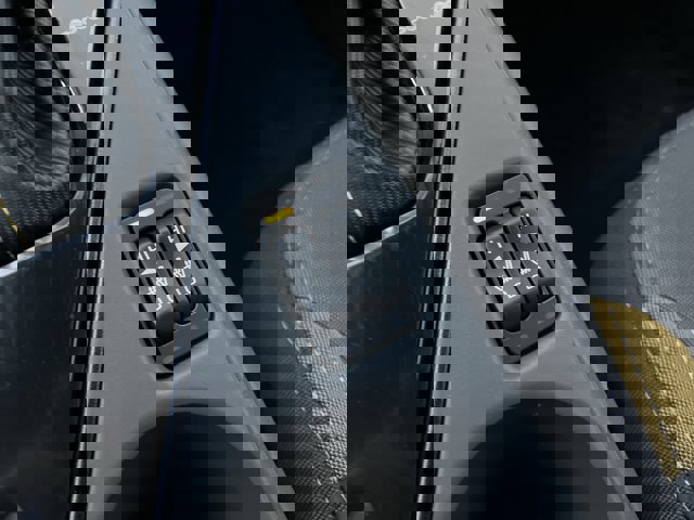 Vehicle image 21 of 27