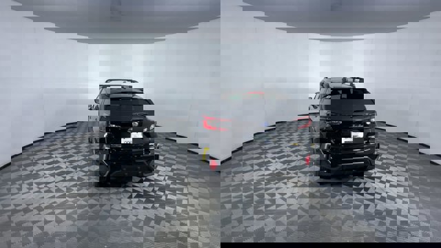 Vehicle image 13 of 27