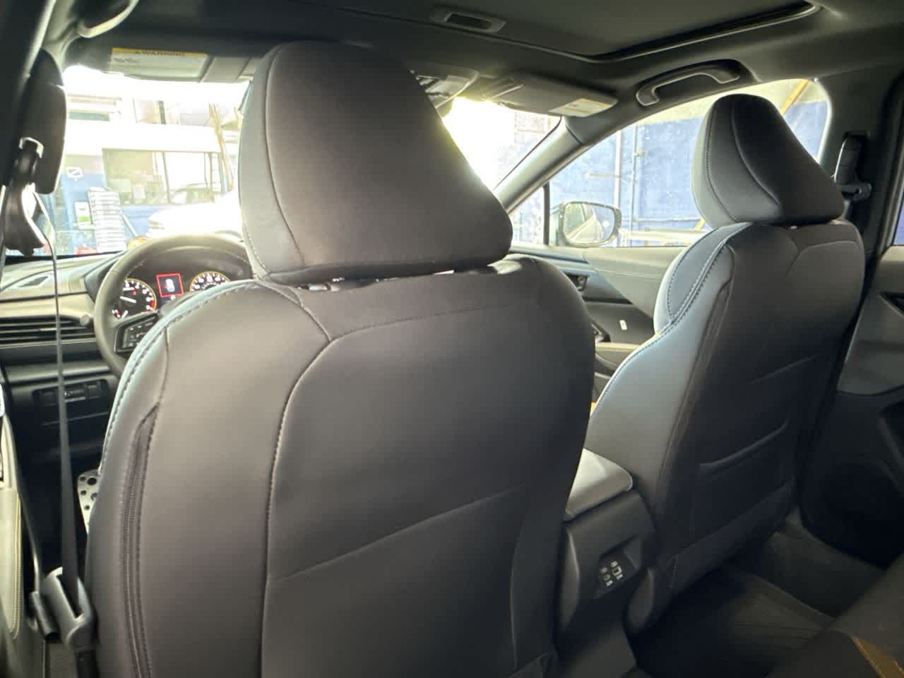 Vehicle image 23 of 29