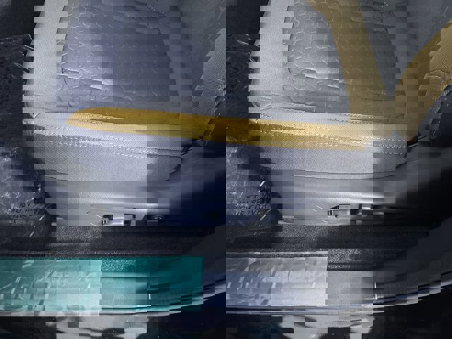Vehicle image 26 of 28