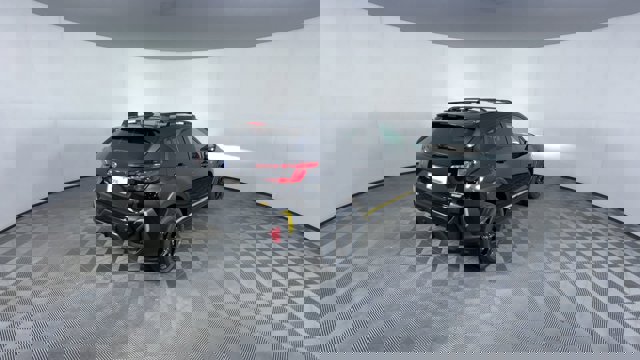 Vehicle image 8 of 28
