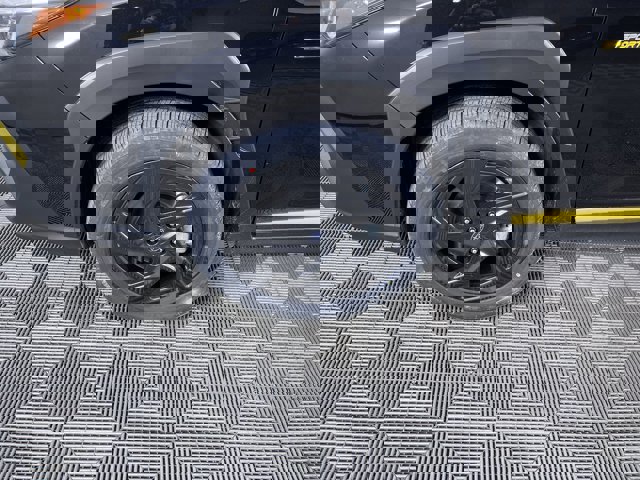 Vehicle image 13 of 28