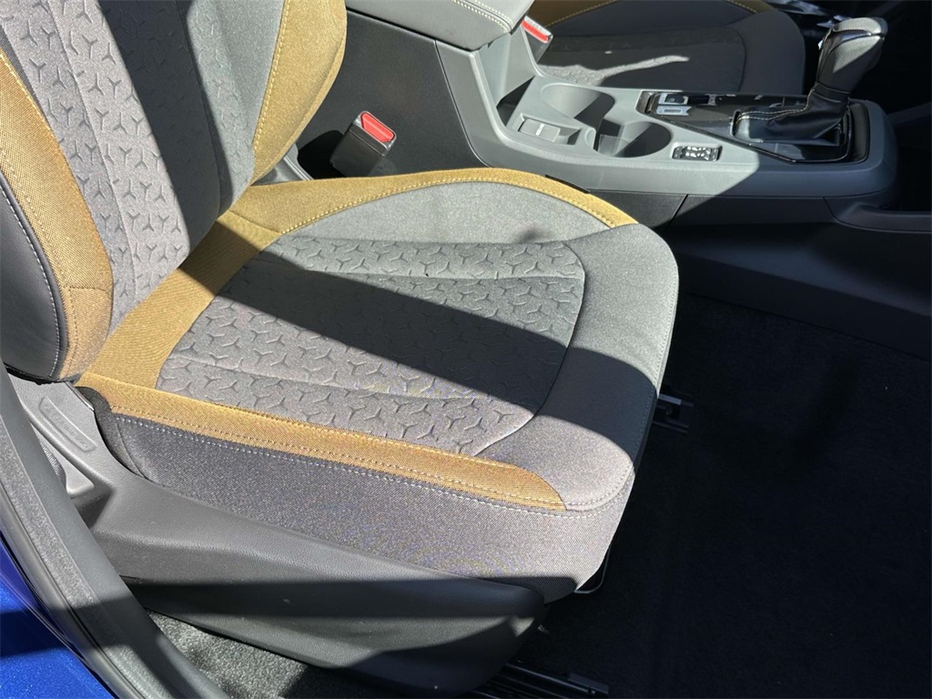Vehicle image 9 of 25
