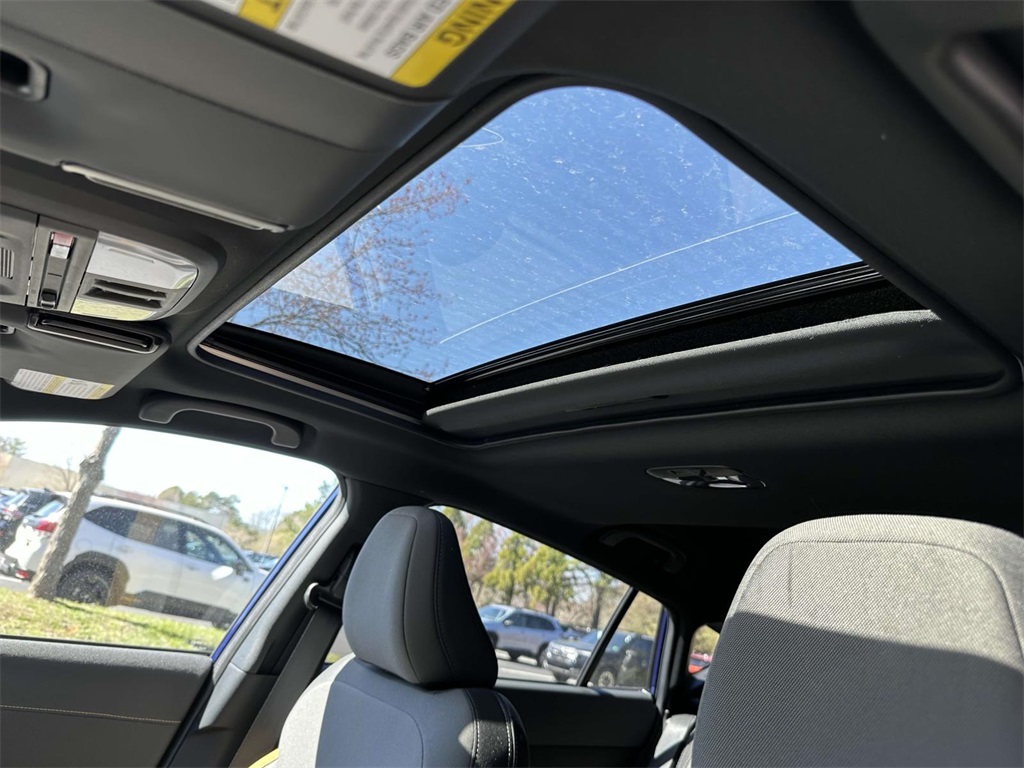 Vehicle image 17 of 25