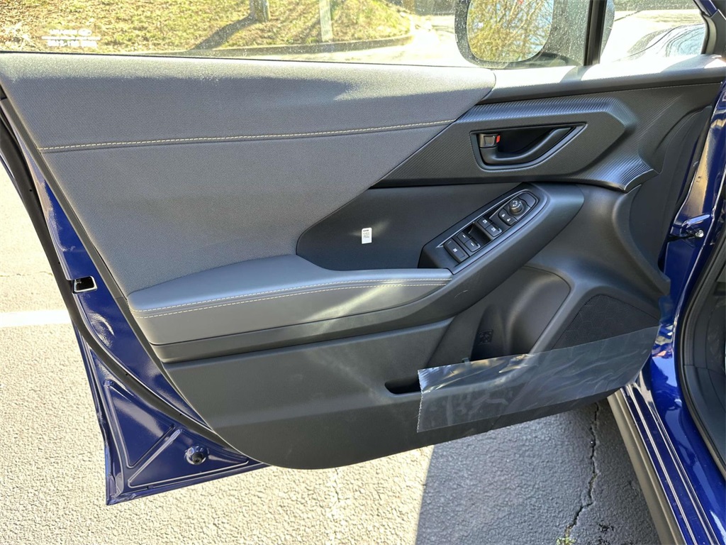 Vehicle image 14 of 25