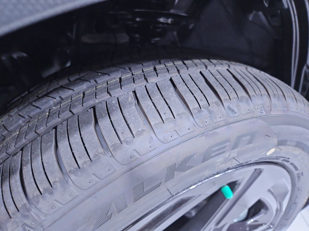 Vehicle image 27 of 28
