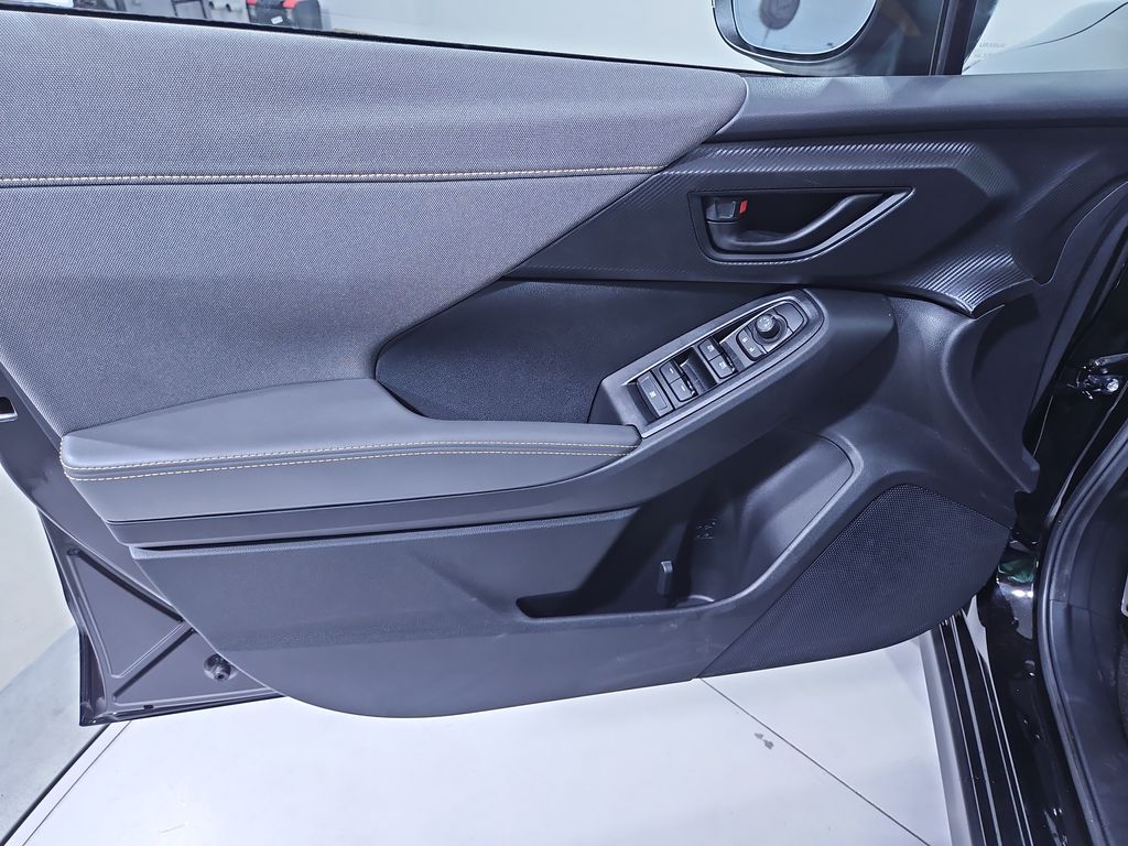 Vehicle image 23 of 28