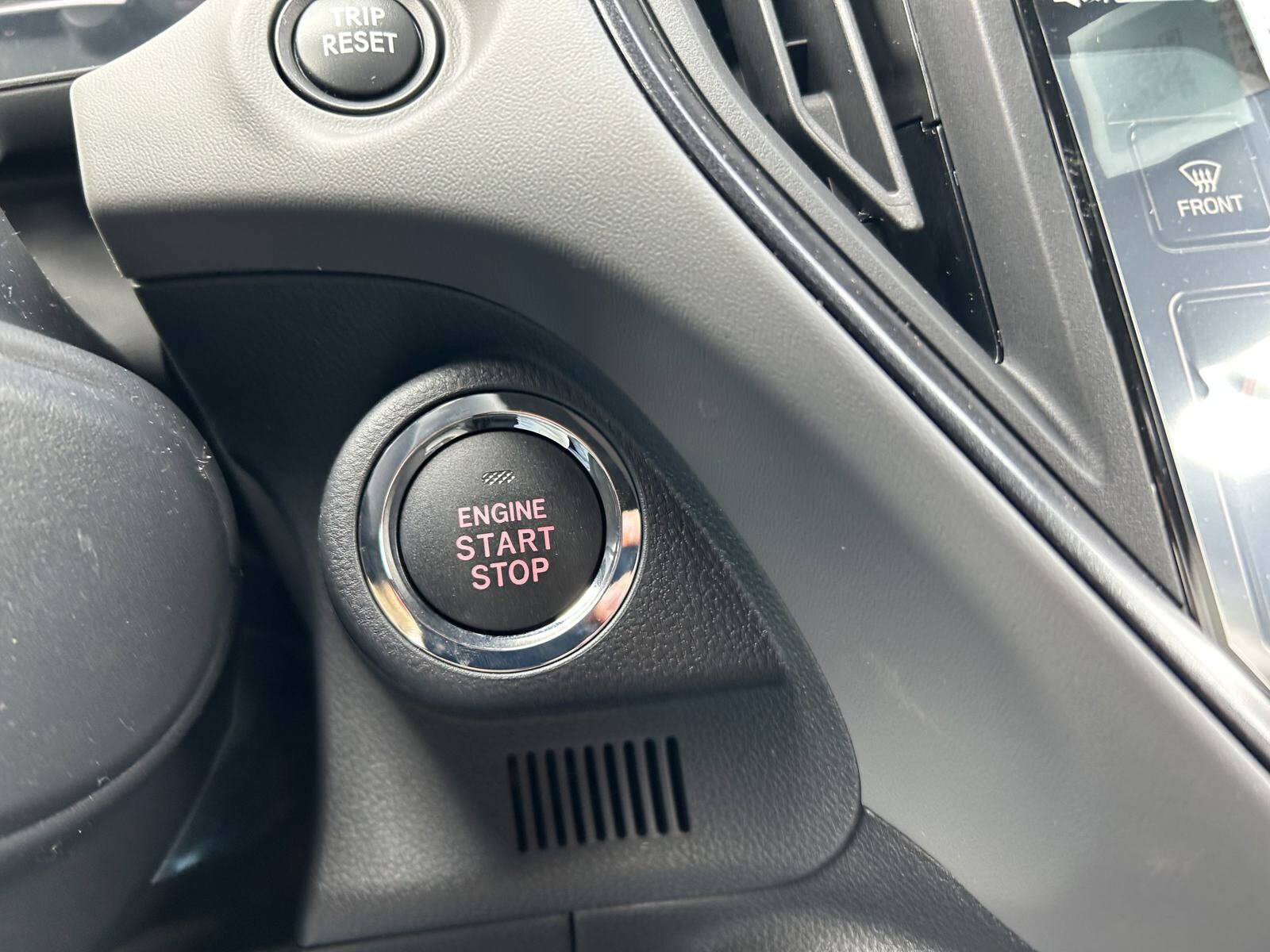 Vehicle image 21 of 36