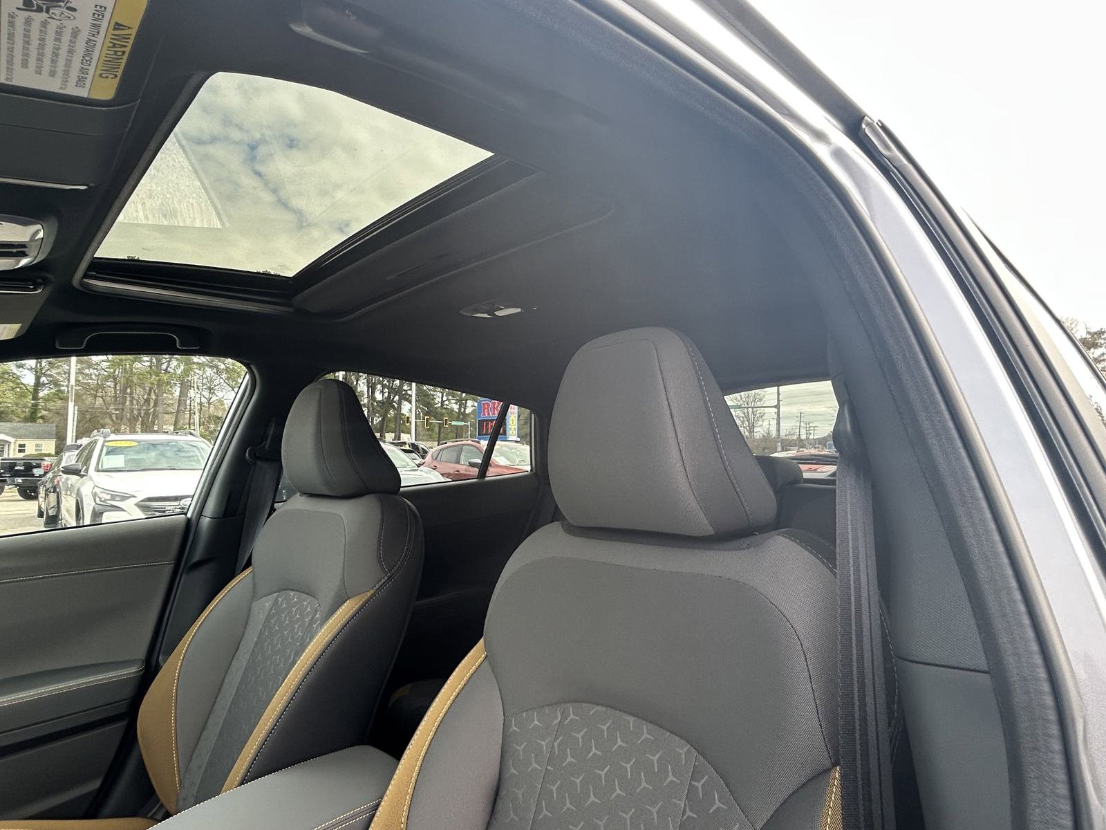 Vehicle image 28 of 36