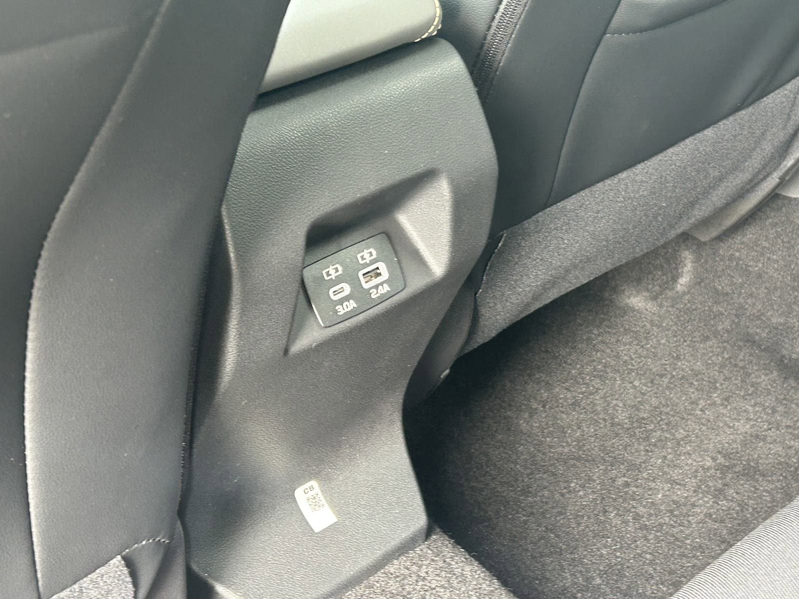 Vehicle image 32 of 36