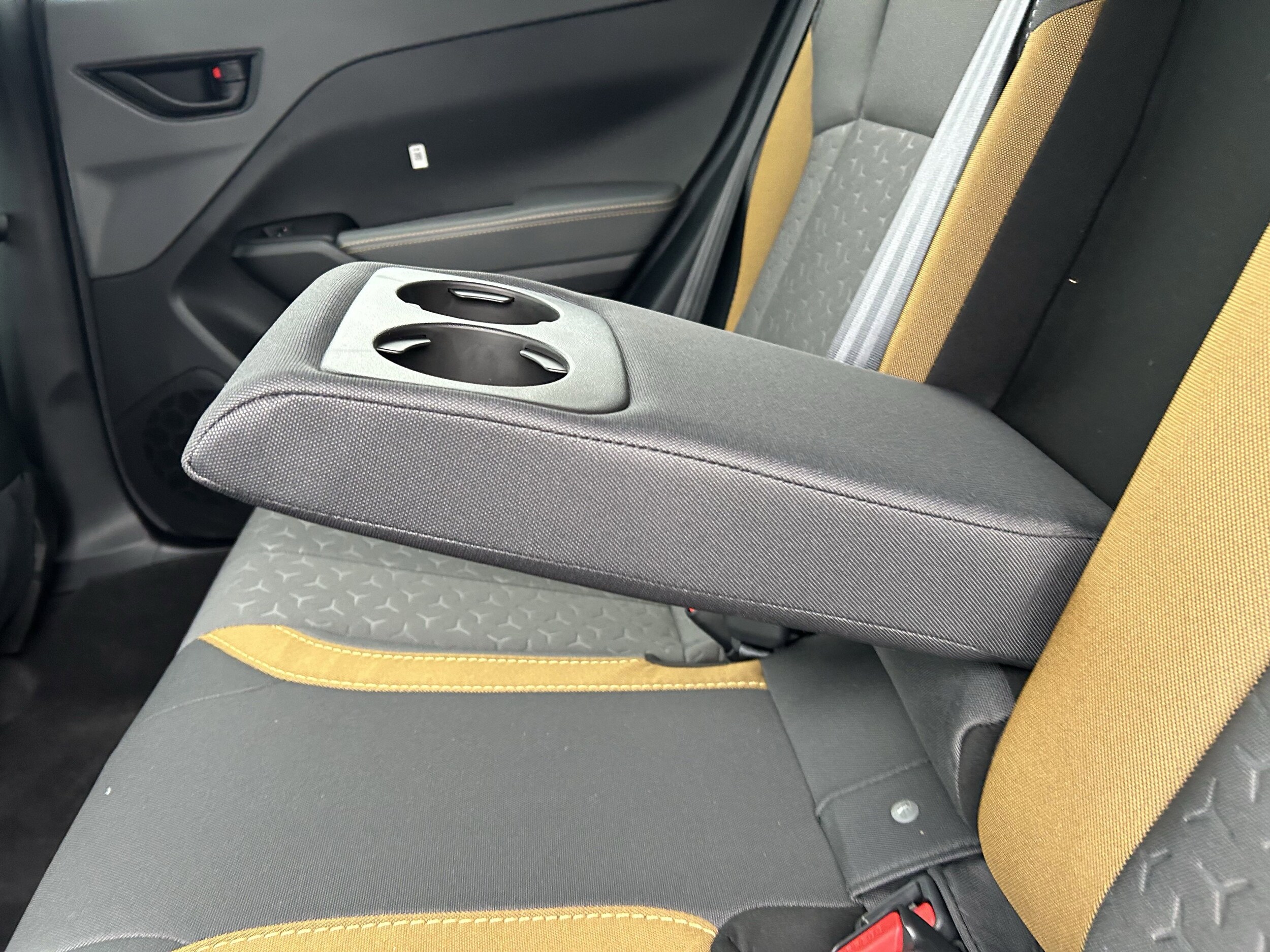 Vehicle image 27 of 32