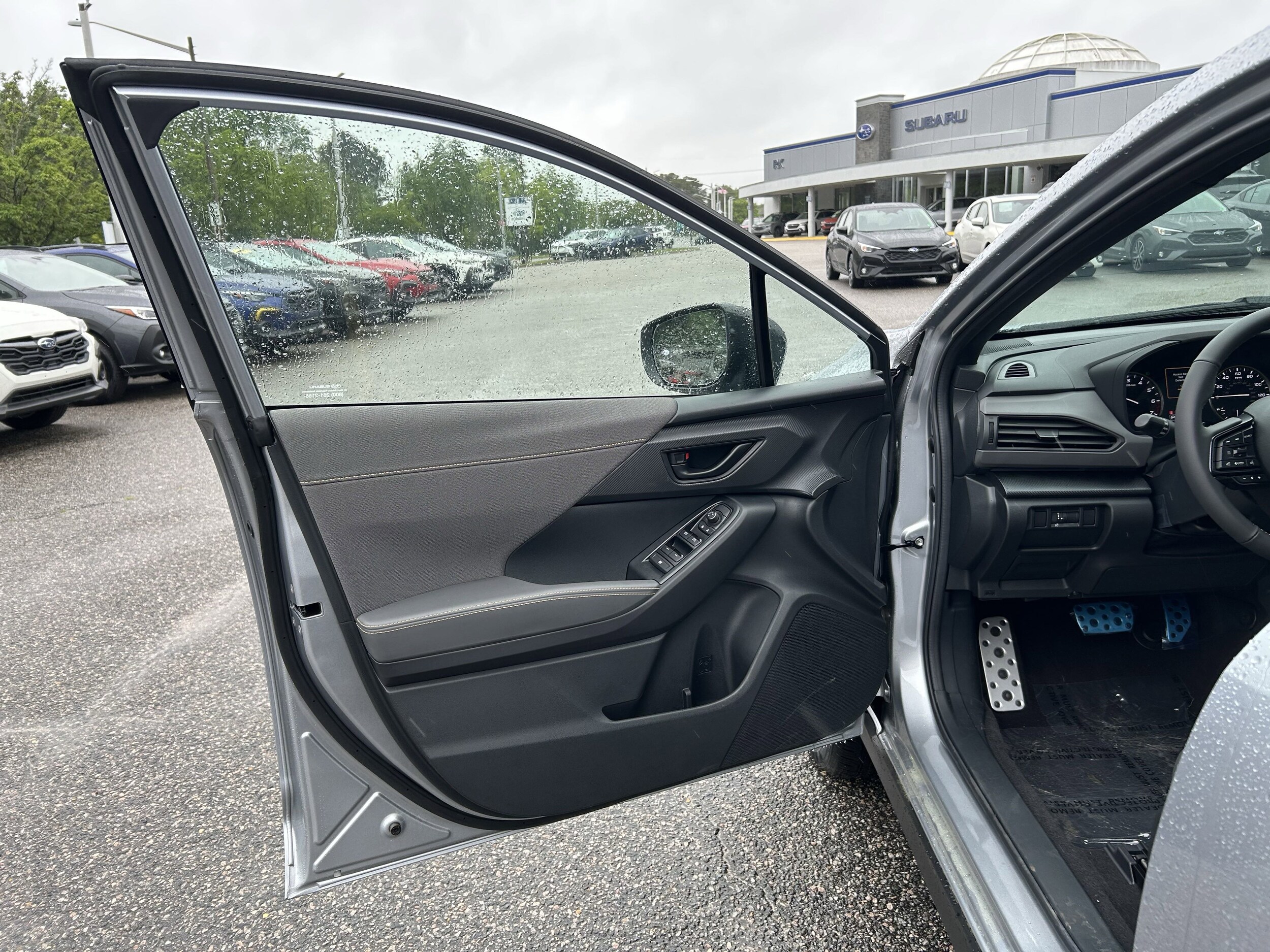 Vehicle image 17 of 32