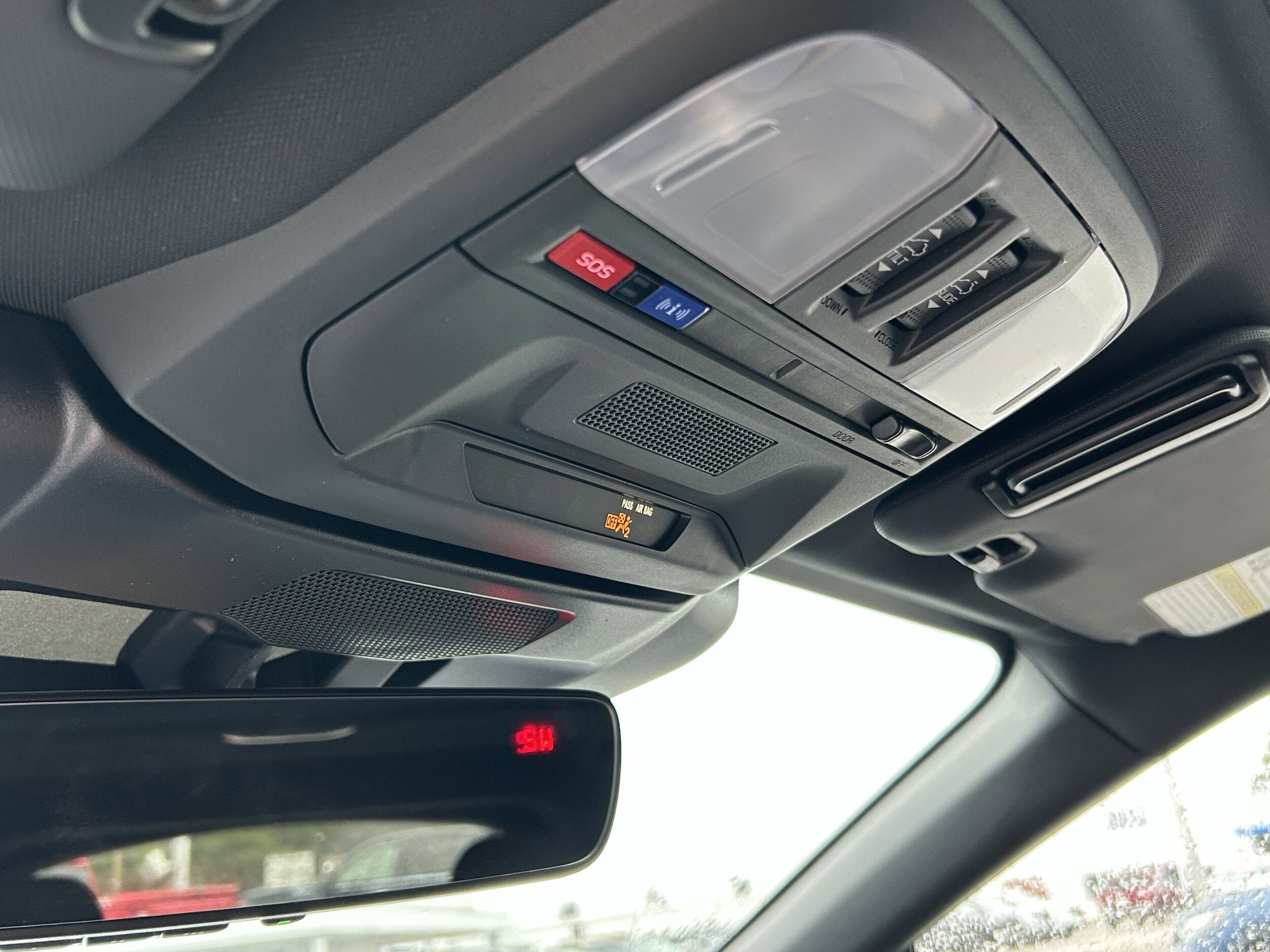 Vehicle image 24 of 32