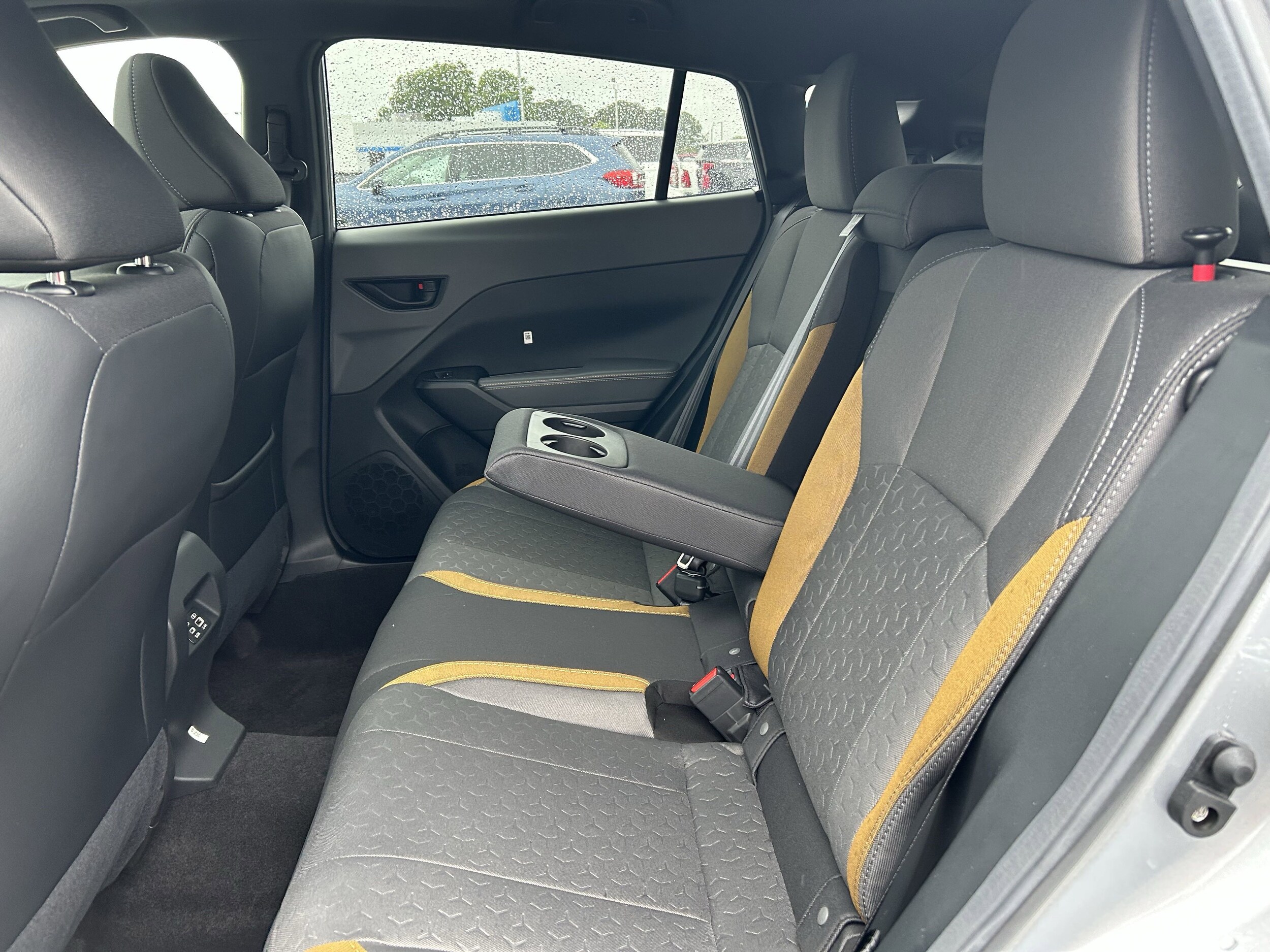 Vehicle image 26 of 32