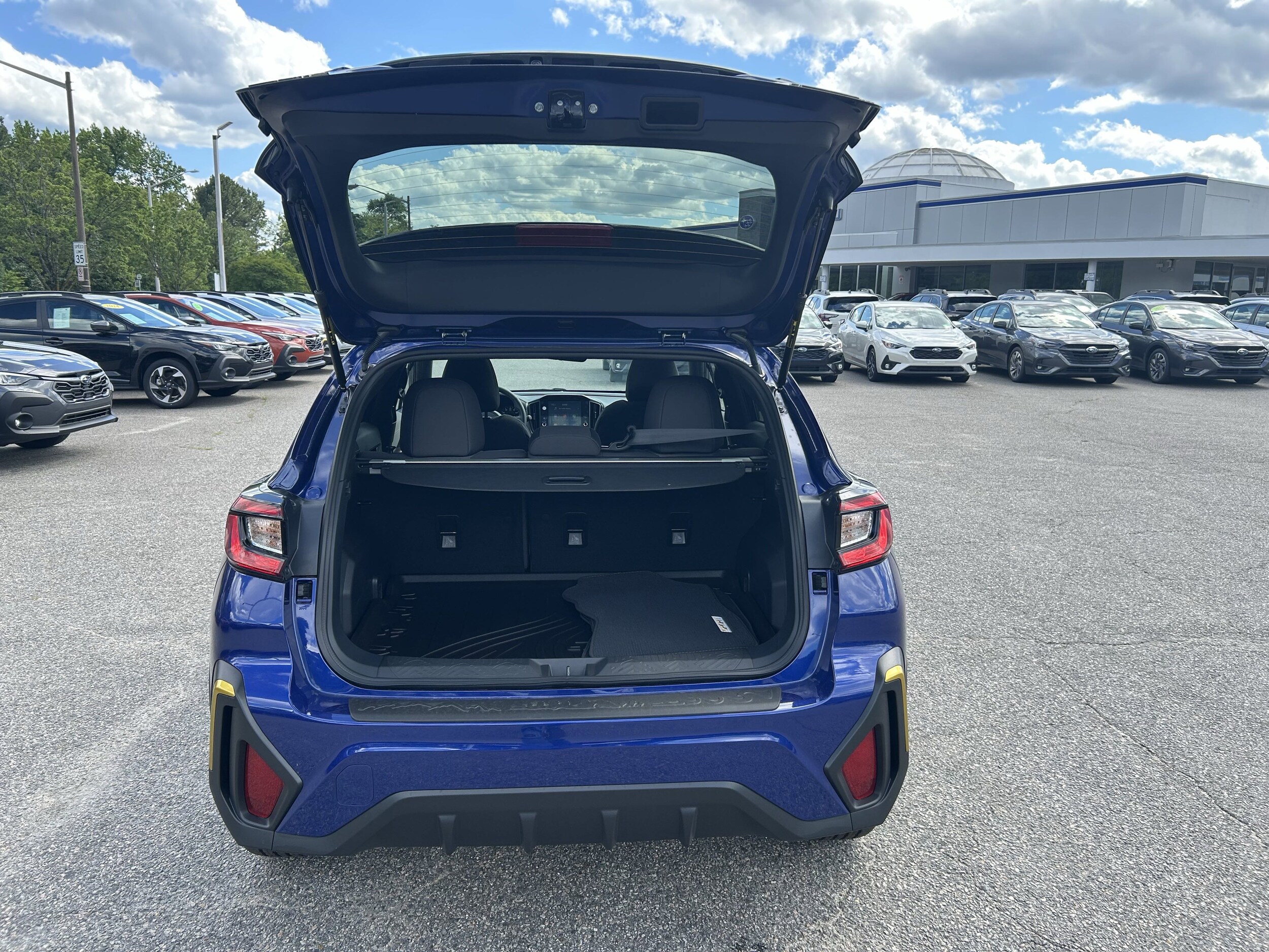 Vehicle image 33 of 36