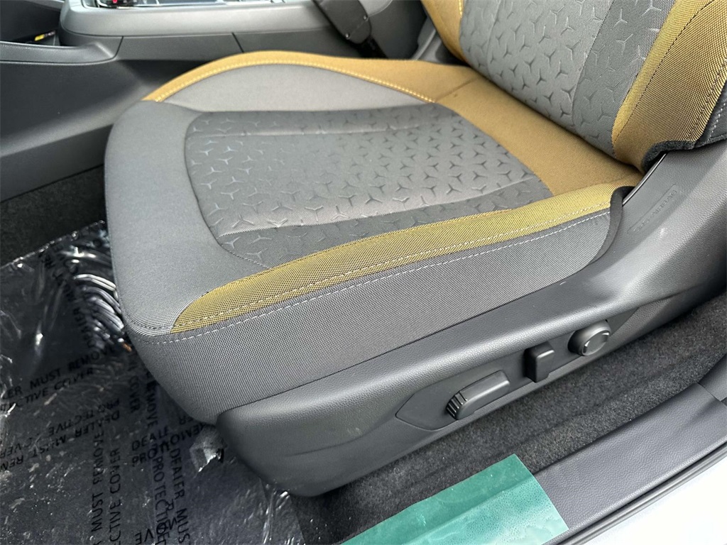 Vehicle image 15 of 28