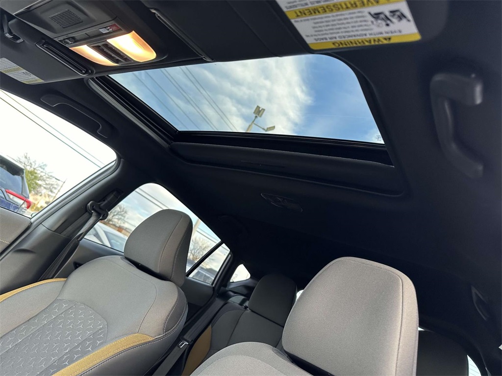 Vehicle image 17 of 28