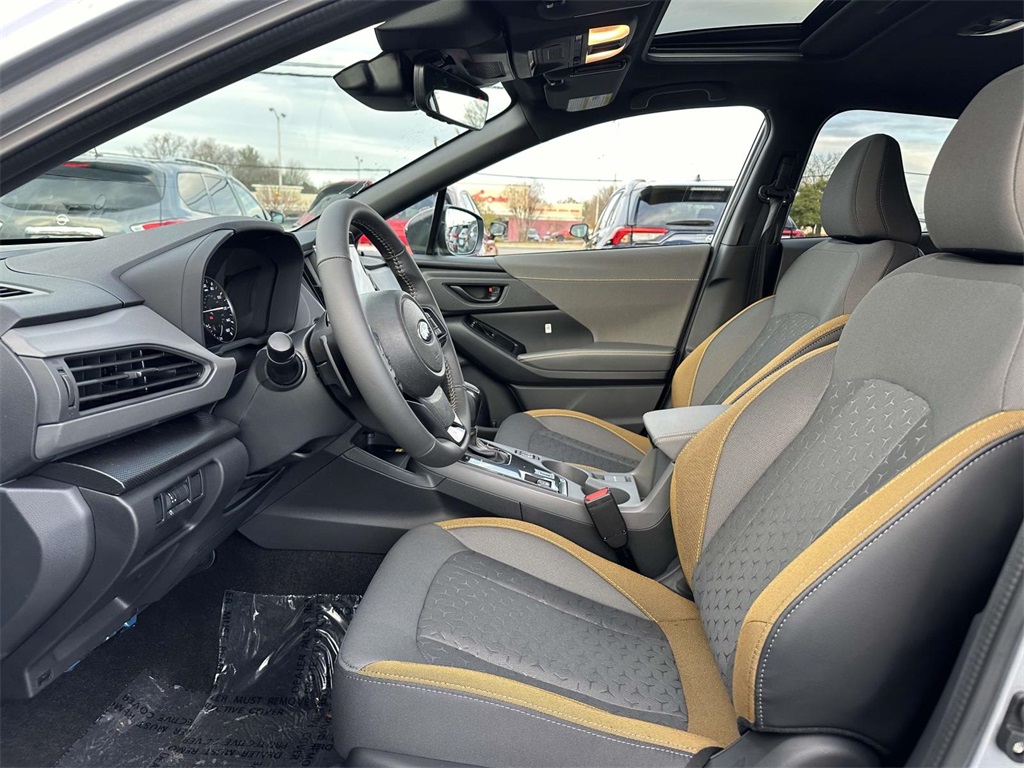 Vehicle image 16 of 28