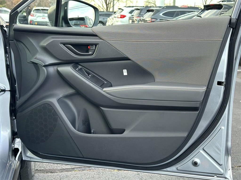 Vehicle image 8 of 28