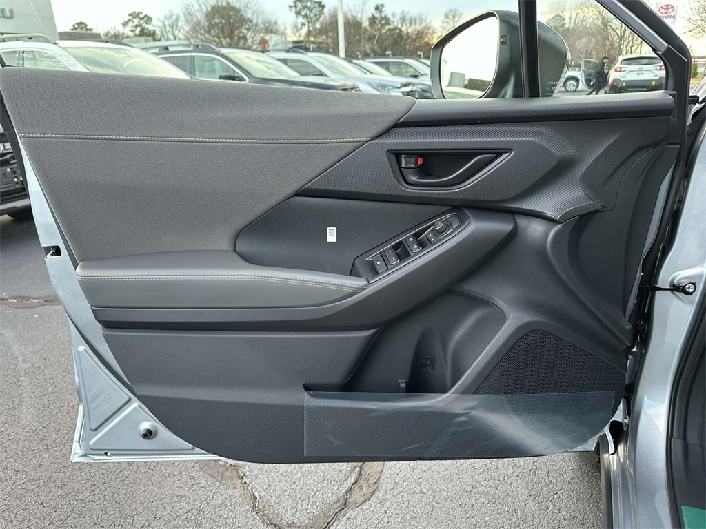 Vehicle image 14 of 28