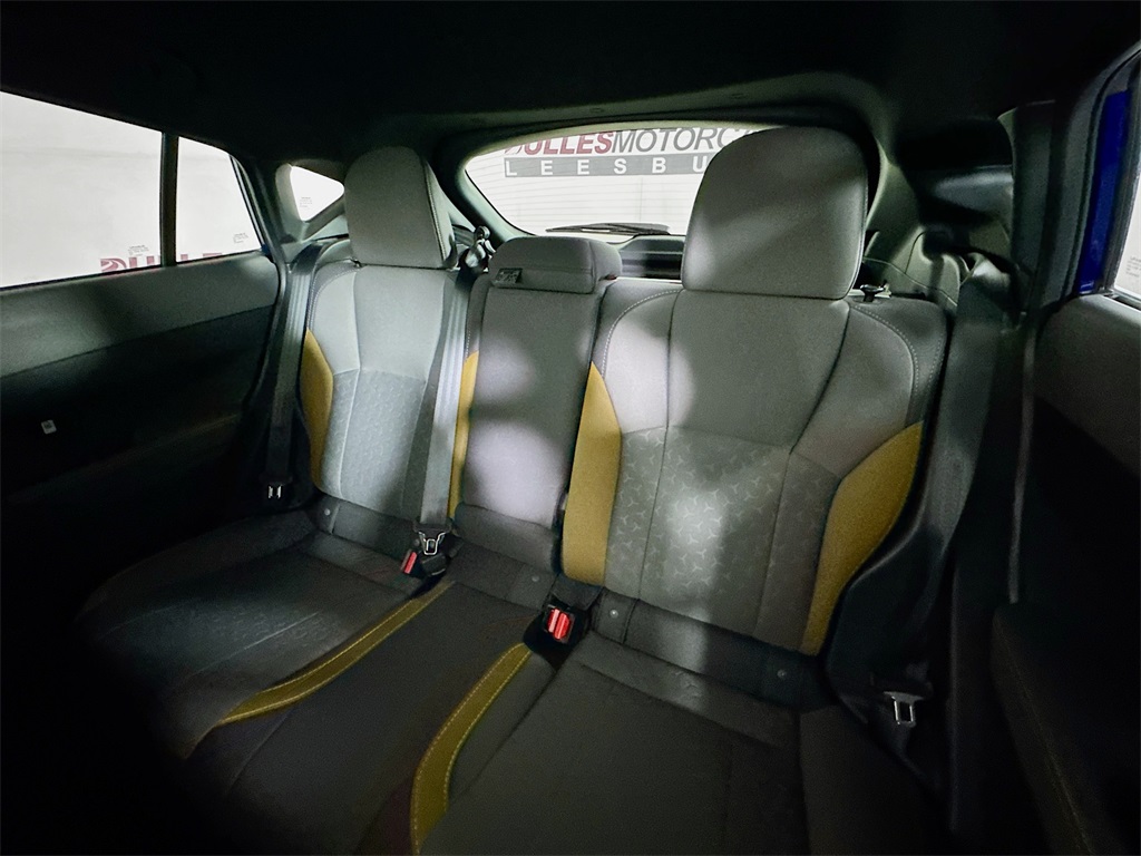 Vehicle image 23 of 30