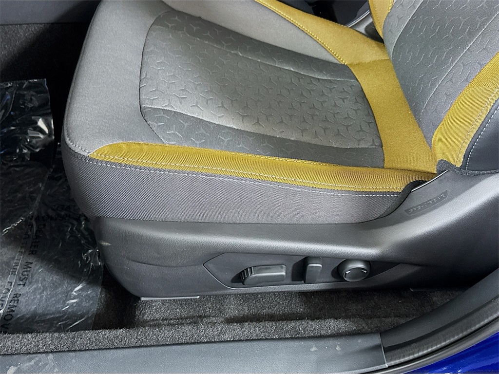 Vehicle image 17 of 30