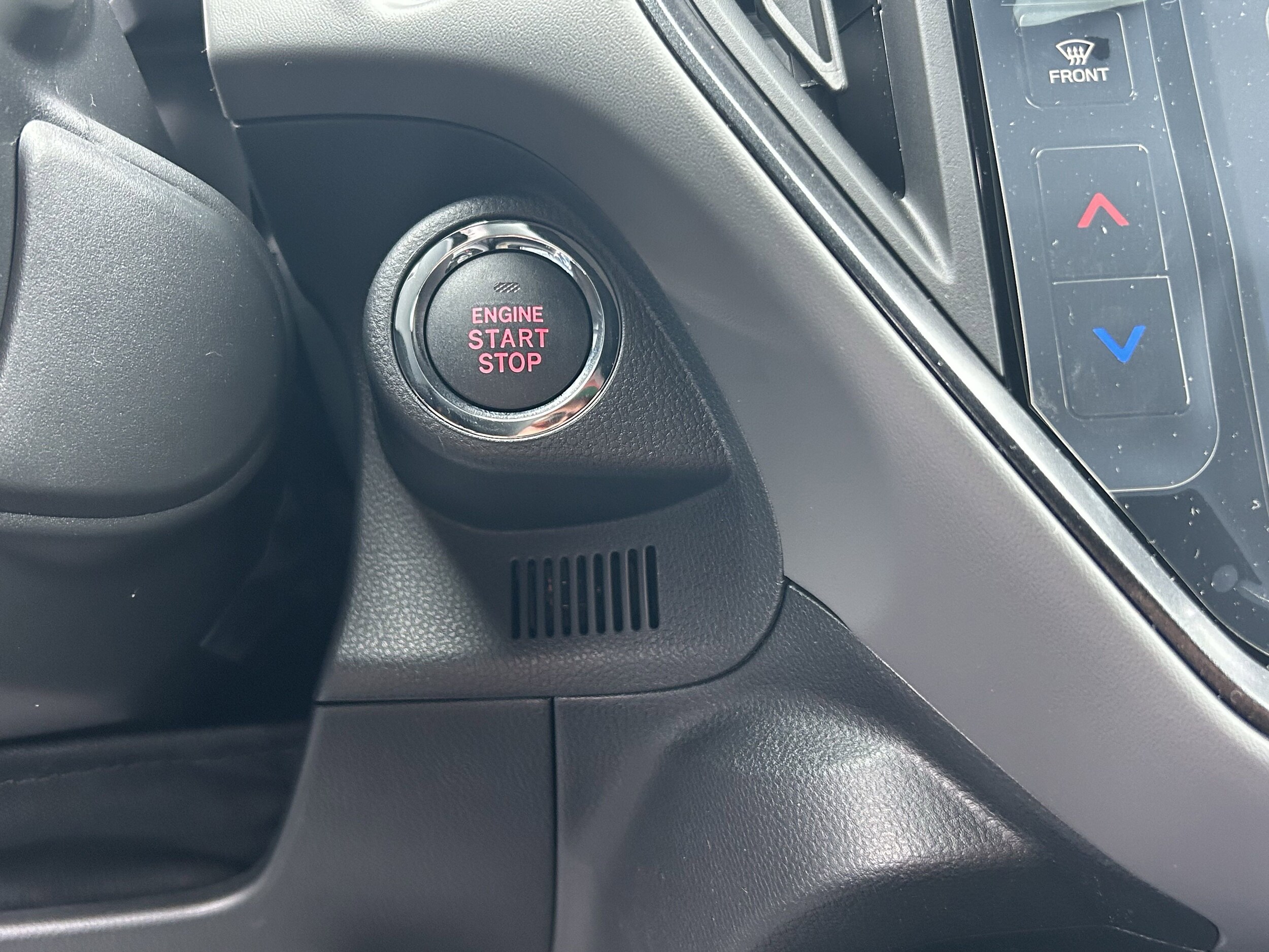 Vehicle image 23 of 34