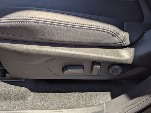 Vehicle image 17 of 24