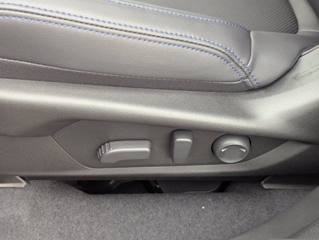 Vehicle image 17 of 24