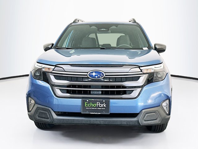 2025 Subaru Forester Premium Image 2 of 31