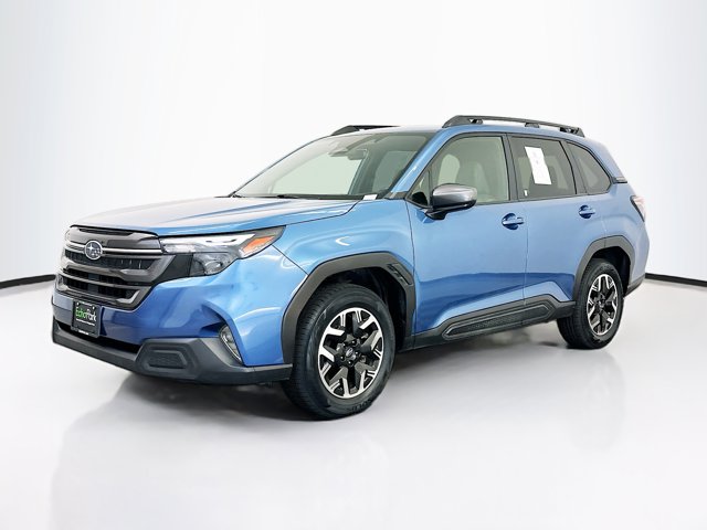 2025 Subaru Forester Premium Image 3 of 31