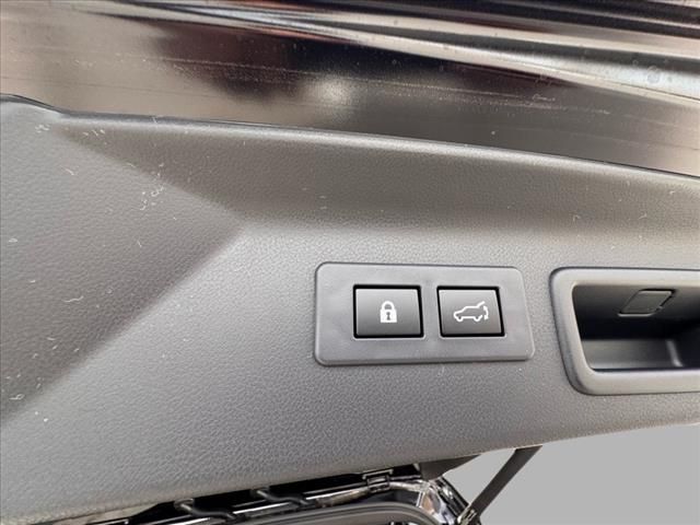 Vehicle image 28 of 29