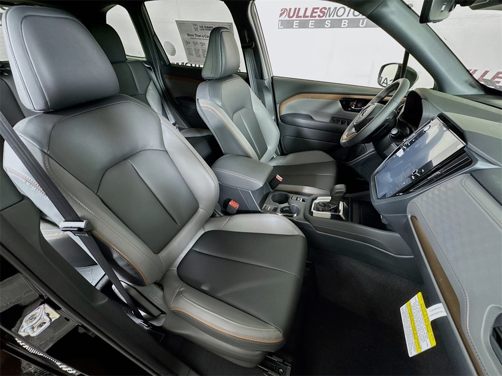 Vehicle image 28 of 32