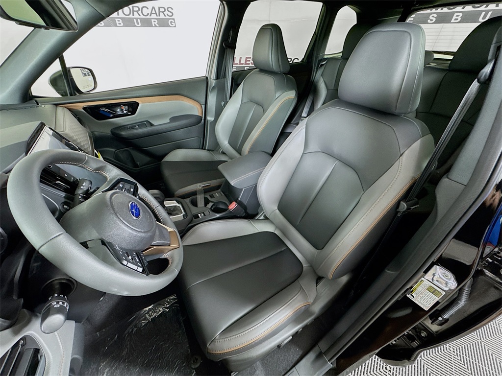 Vehicle image 21 of 32
