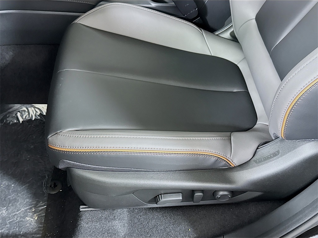 Vehicle image 19 of 32