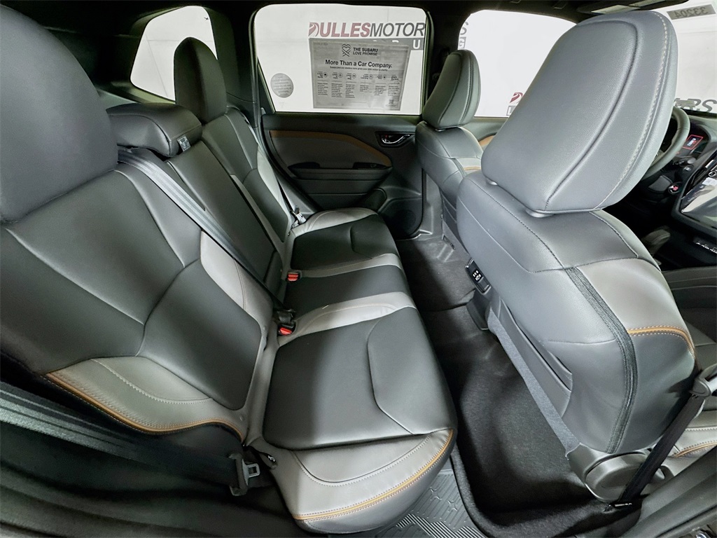 Vehicle image 27 of 32