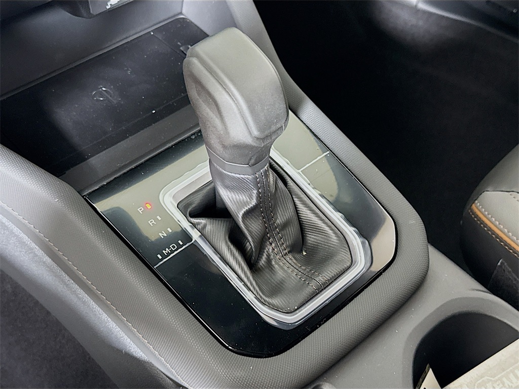 Vehicle image 16 of 32