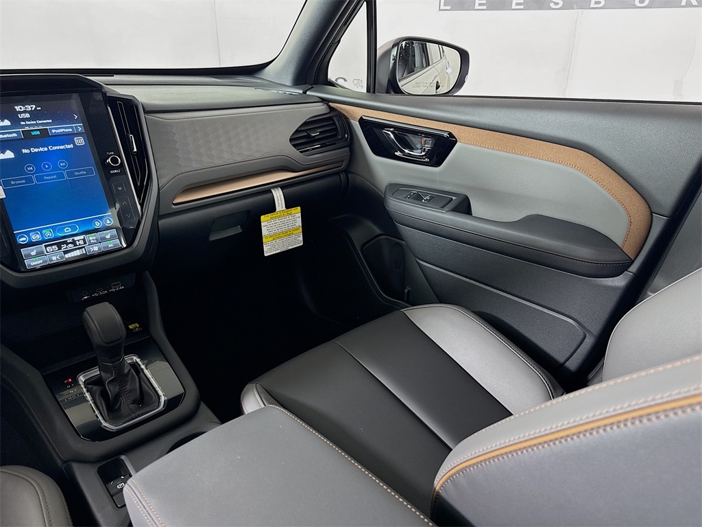 Vehicle image 24 of 32