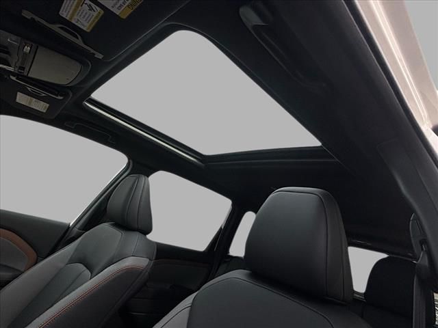 Vehicle image 19 of 23