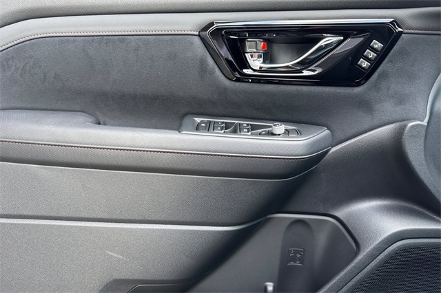 Vehicle image 8 of 23